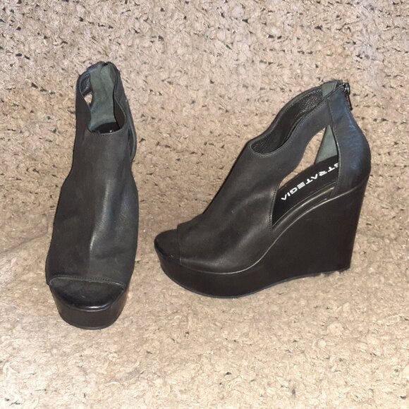 STRATEGIA-Black Oiled Suede Platform Wedges-Back Zip-Sz 36-Near Mint - Picture 1 of 7